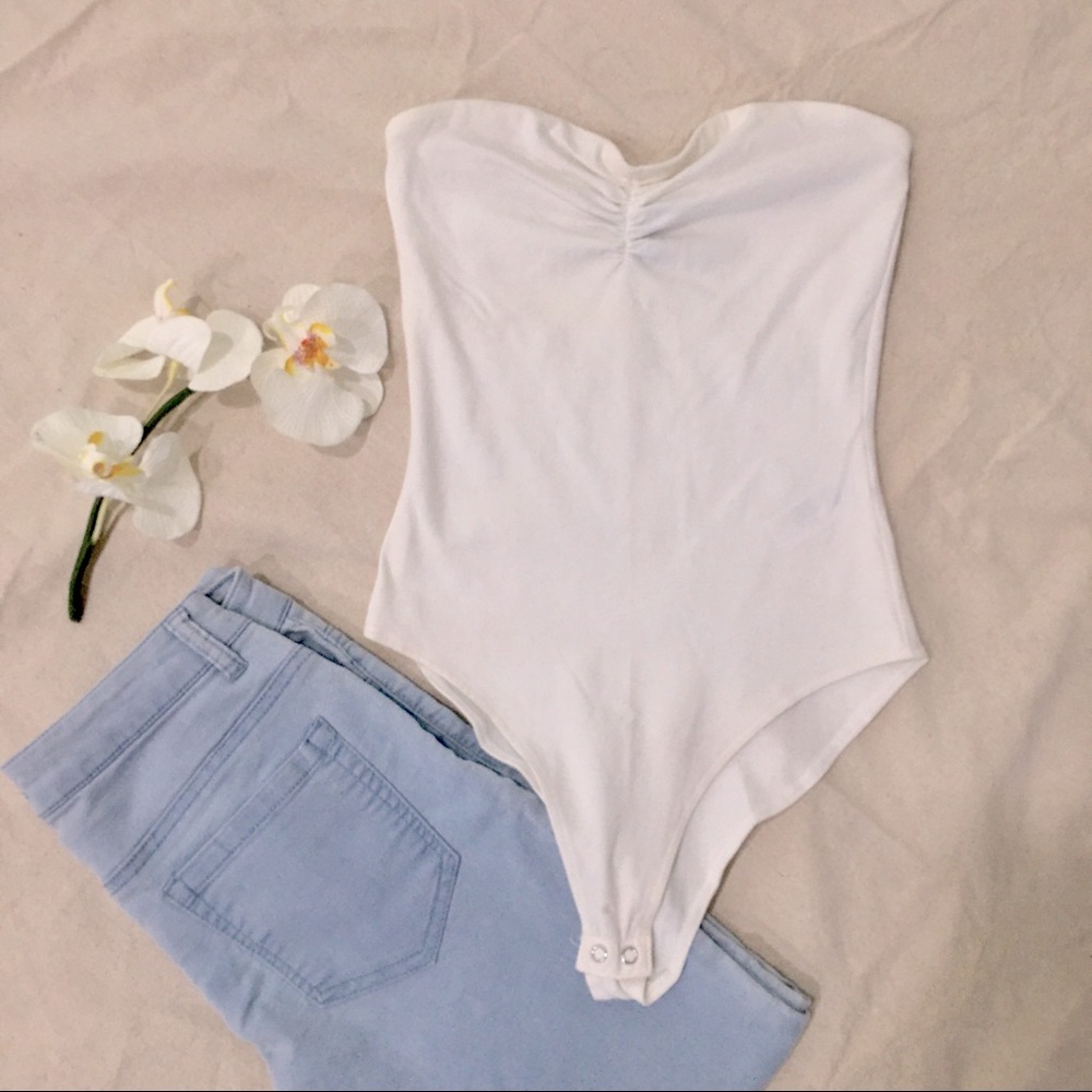 BASIC WHITE STRAPLESS TUBE TOP BODYSUIT